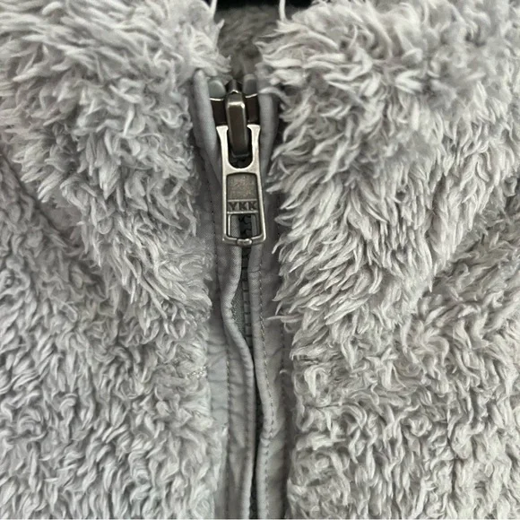 🌄 Patagonia Women’s Los Gatos Fleece Vest Drifter Grey Gray Size L Cozy Layering - Picture 9 of 13